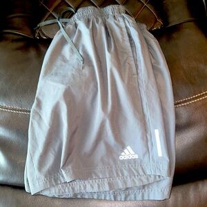 Men’s Adidas running shorts 🔥